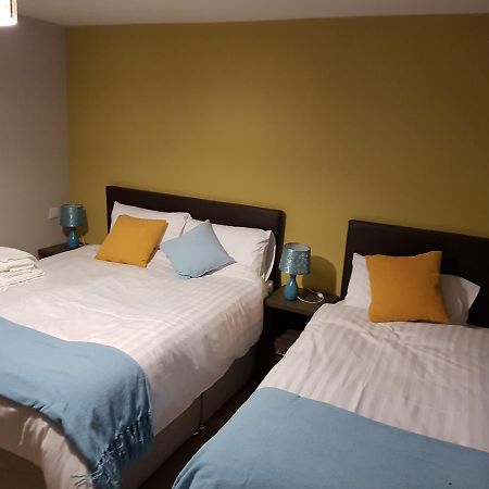 Lynch'S On The Pier Bed & Breakfast Castletownbere Exterior photo